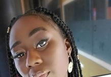 Des jeunes Burkinabés présentent des excuses à Eunice Zunon