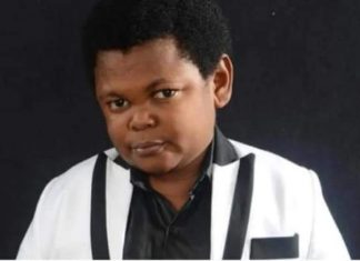 Nigeria : l’ acteur de Nollywood Aki Pawpaw achète une Hummer