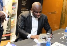 Séance dédicace du livre « Hambak au service de la nation » à la FNAC